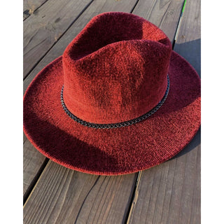 Knit Me A Fab Fedora avec une bordure en chaîne